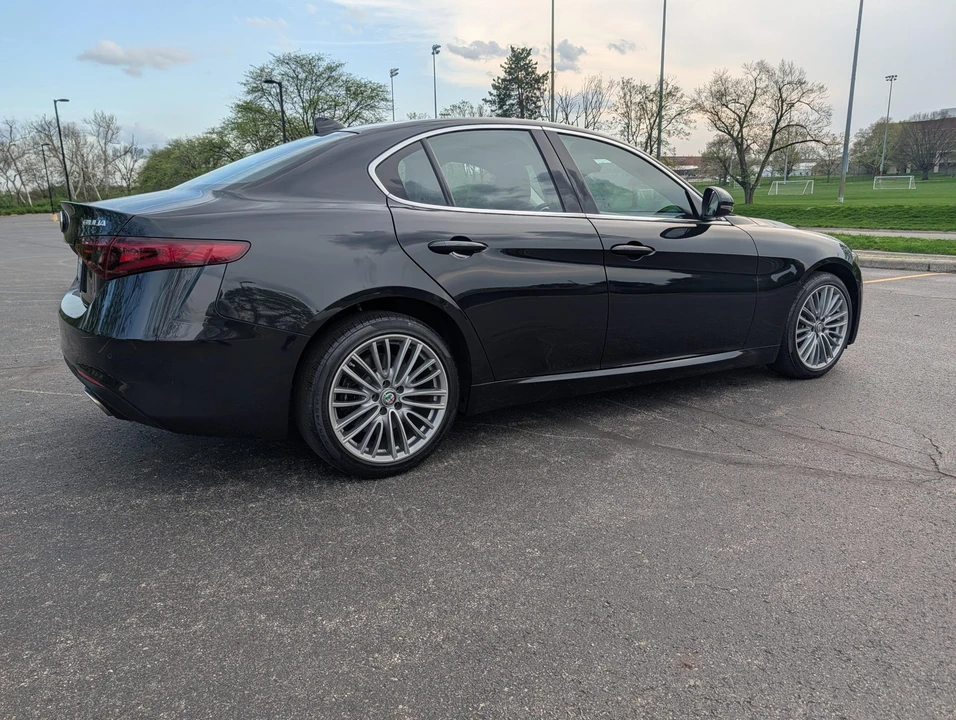 2017 Alfa Romeo Giulia - Image 15 of 31