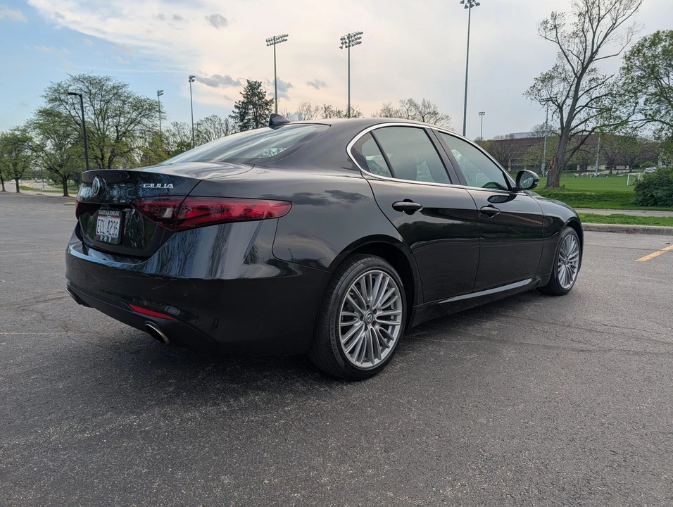 2017 Alfa Romeo Giulia - Image 14 of 31