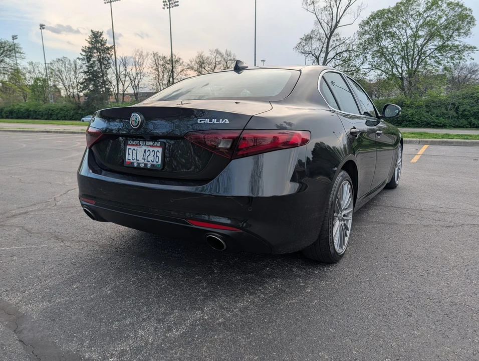2017 Alfa Romeo Giulia - Image 13 of 31