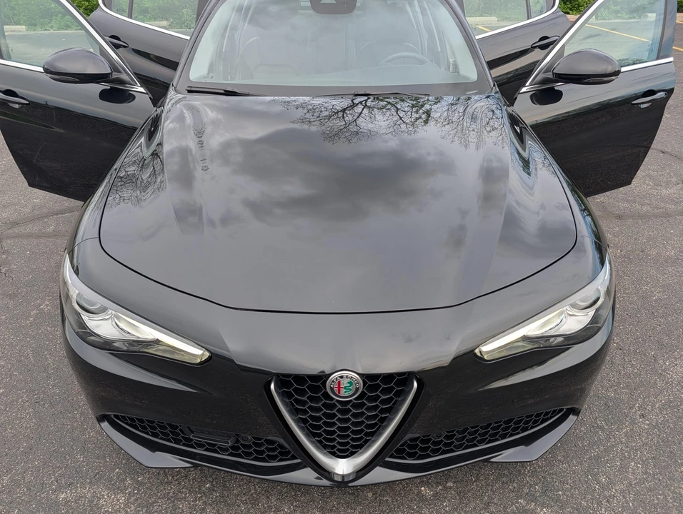 2017 Alfa Romeo Giulia - Image 28 of 31