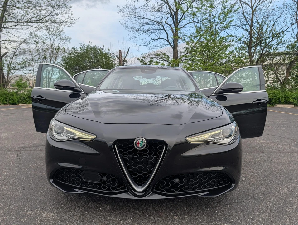 2017 Alfa Romeo Giulia - Image 25 of 31