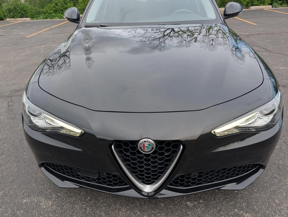 2017 Alfa Romeo Giulia - Image 27 of 31