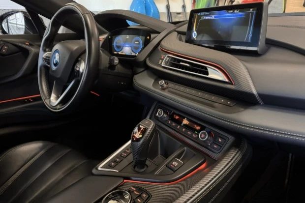 2017 BMW i8 - Image 5 of 8