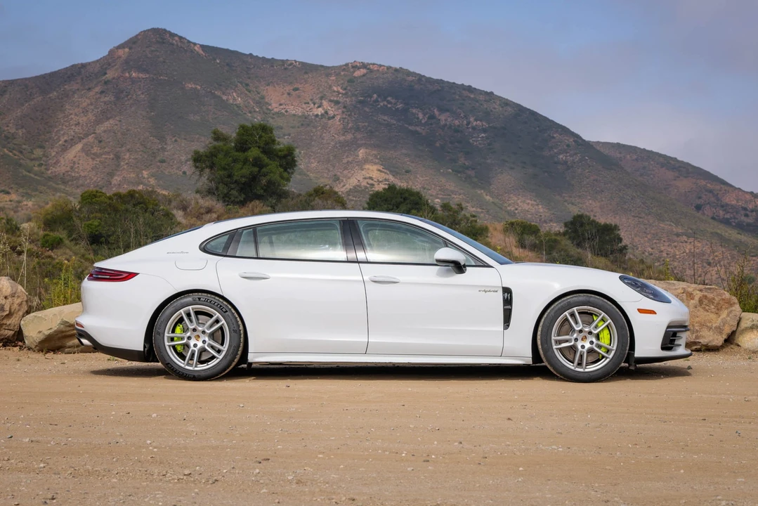 2018 Porsche 971 Panamera - Image 8 of 31