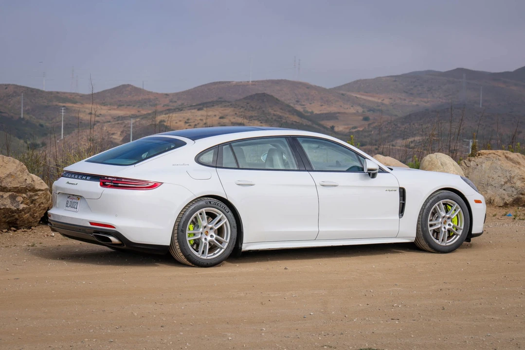 2018 Porsche 971 Panamera - Image 9 of 31
