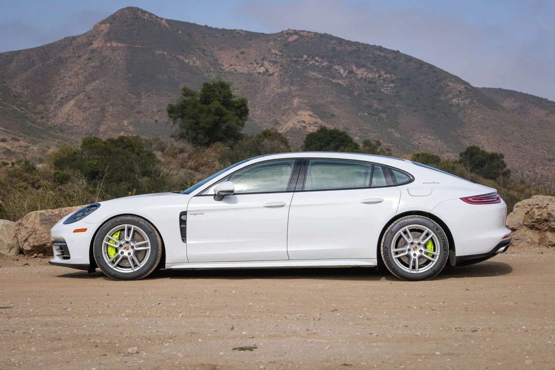 2018 Porsche 971 Panamera - Image 16 of 31