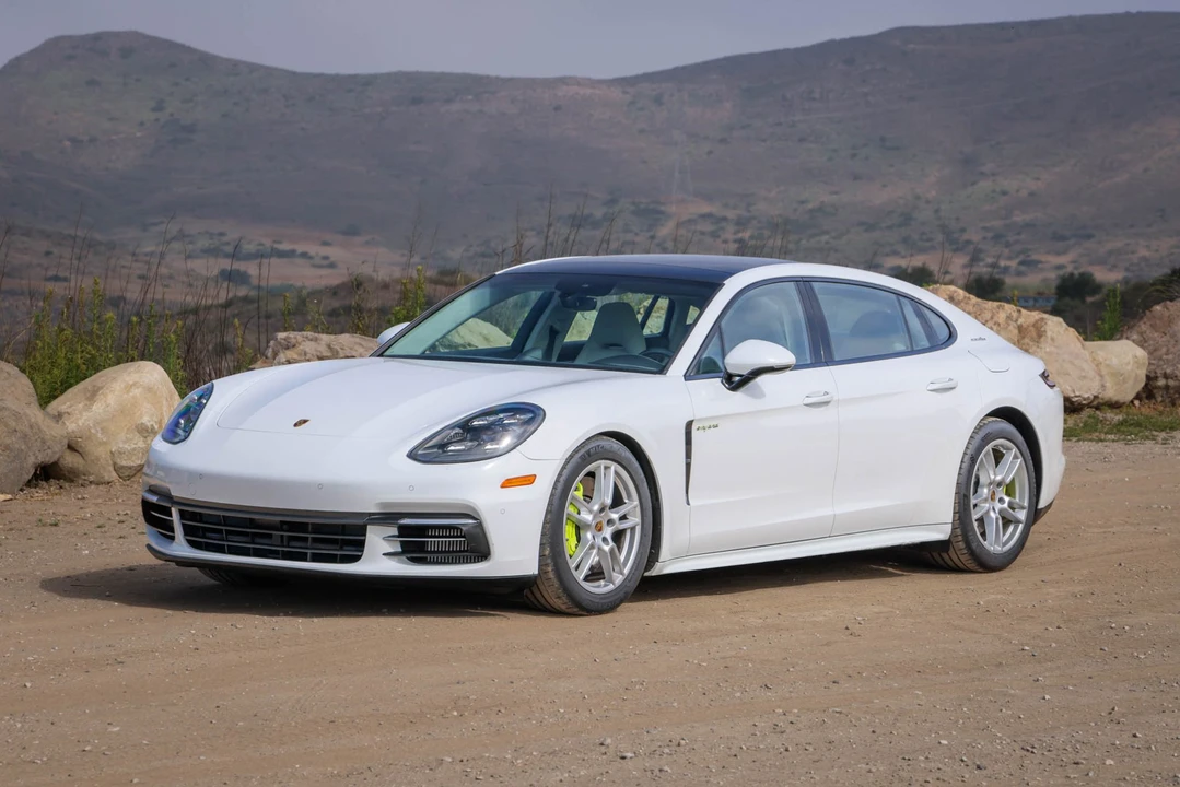 2018 Porsche 971 Panamera - Image 2 of 31