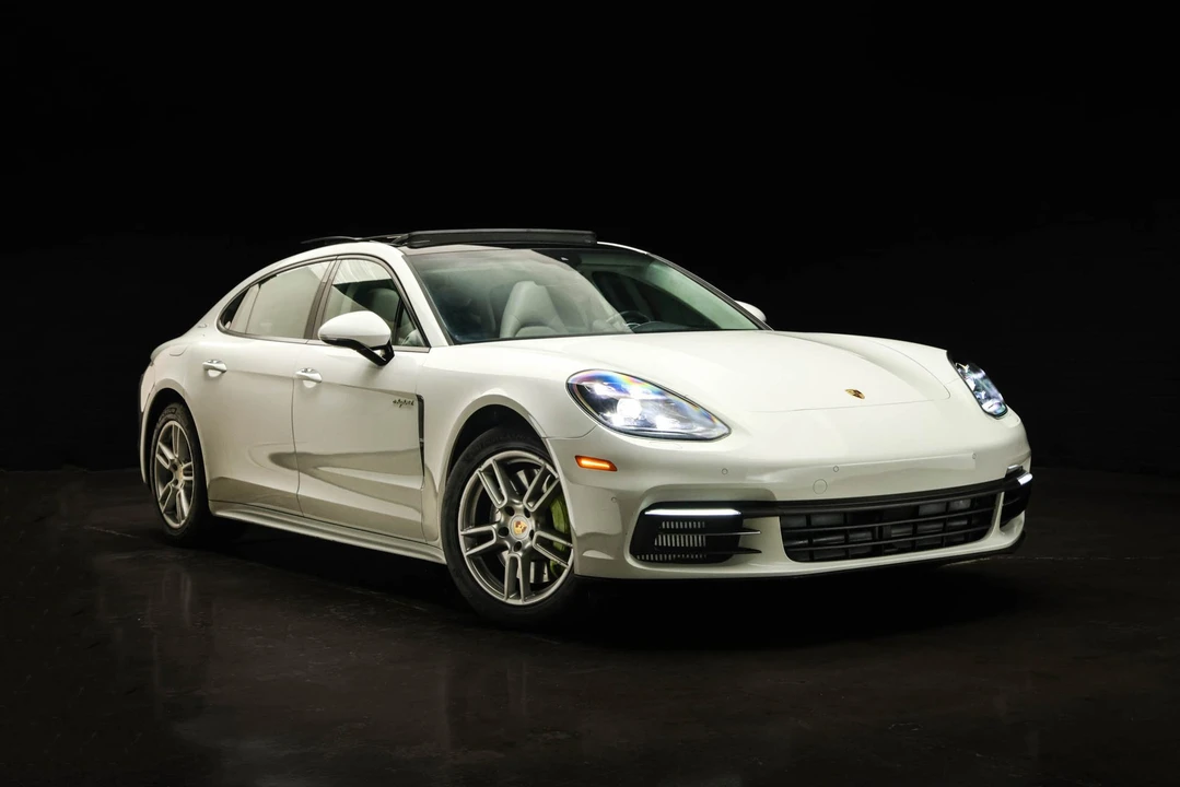 2018 Porsche 971 Panamera - Image 26 of 31