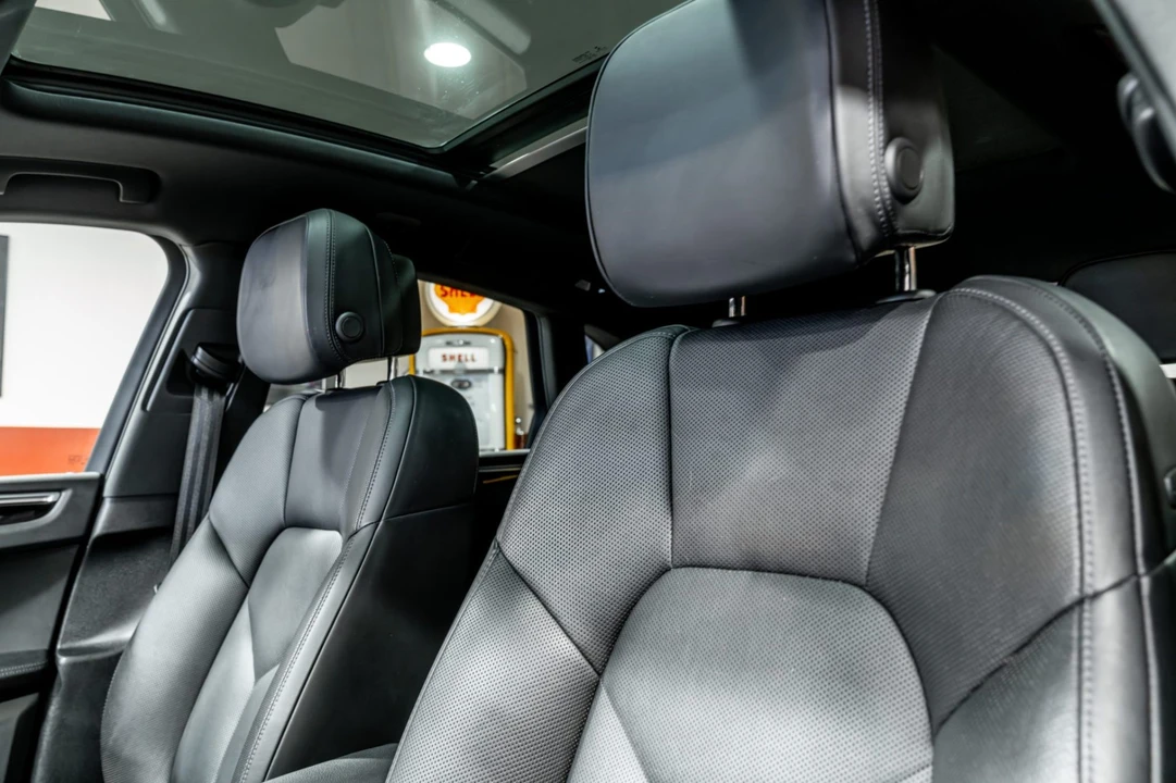2021 Porsche Macan - Image 4 of 7