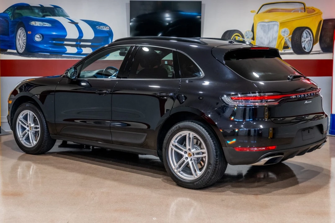 2021 Porsche Macan - Image 2 of 7