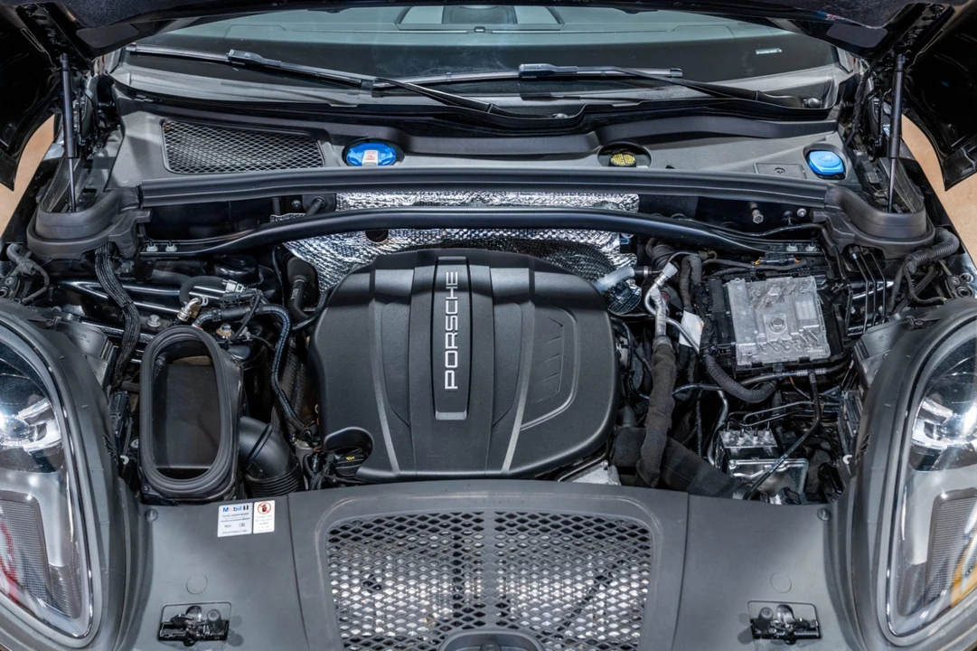 2021 Porsche Macan - Image 6 of 7