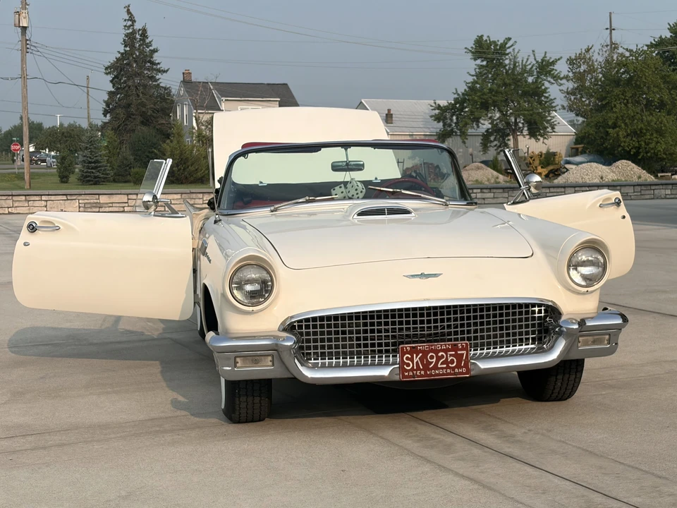 1957 Ford Thunderbird 1st Gen - Image 16 of 31