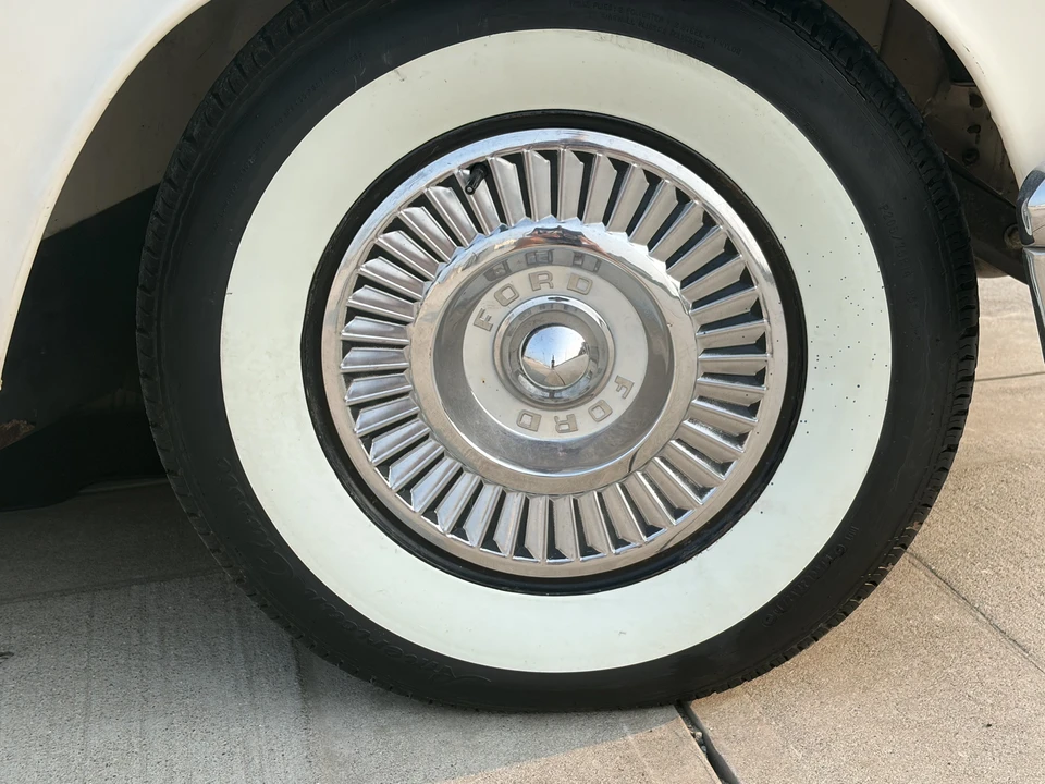 1957 Ford Thunderbird 1st Gen - Image 26 of 31