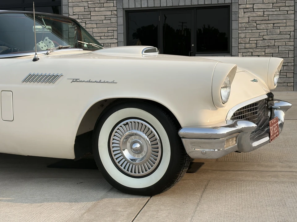 1957 Ford Thunderbird 1st Gen - Image 24 of 31