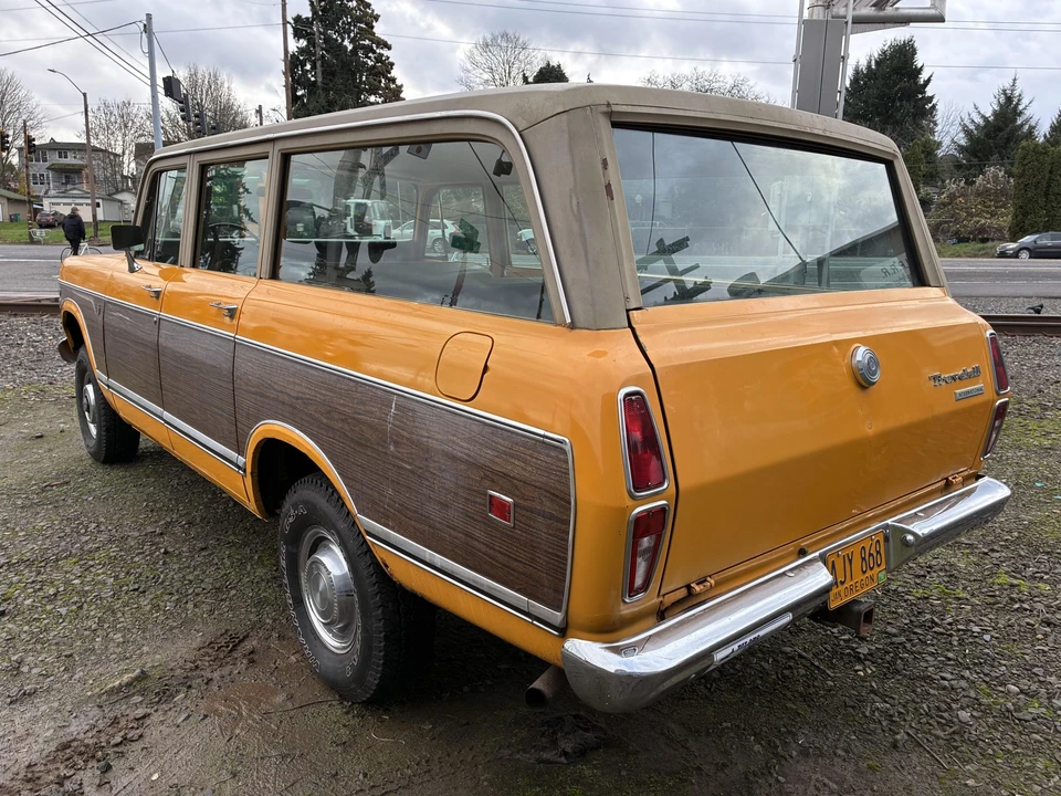1974 International Harvester Travelall - Image 28 of 31