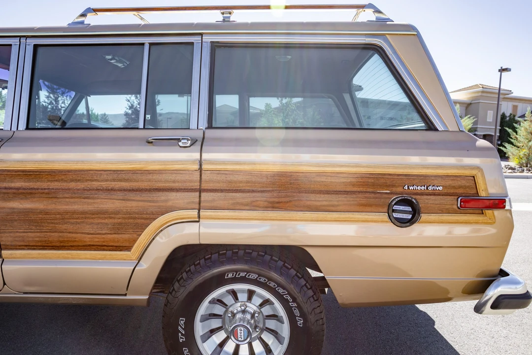 1984 Jeep SJ Grand Wagoneer - Image 21 of 31