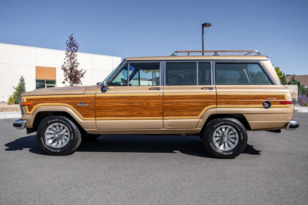 1984 Jeep SJ Grand Wagoneer - Image 10 of 31