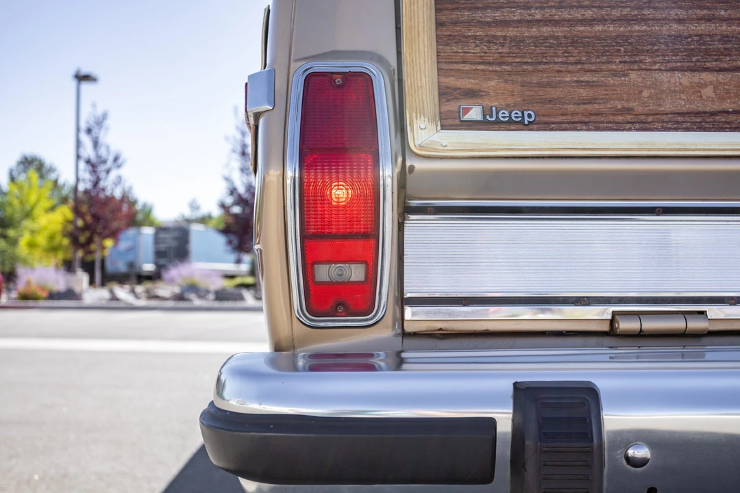 1984 Jeep SJ Grand Wagoneer - Image 14 of 31