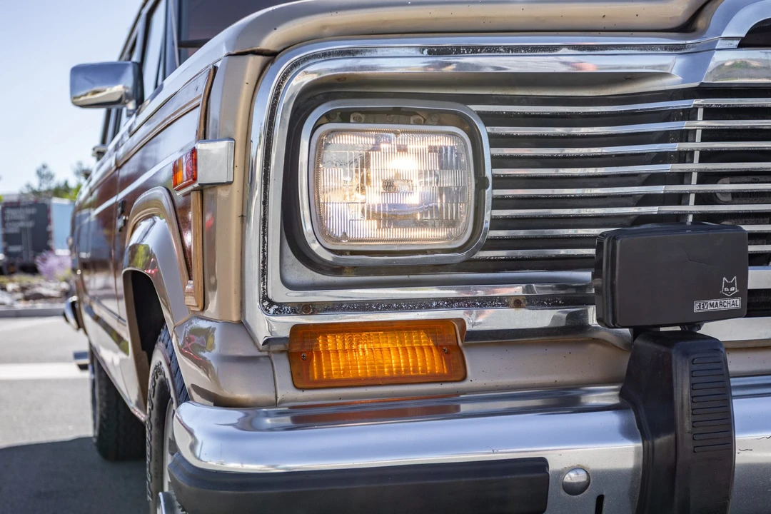 1984 Jeep SJ Grand Wagoneer - Image 11 of 31