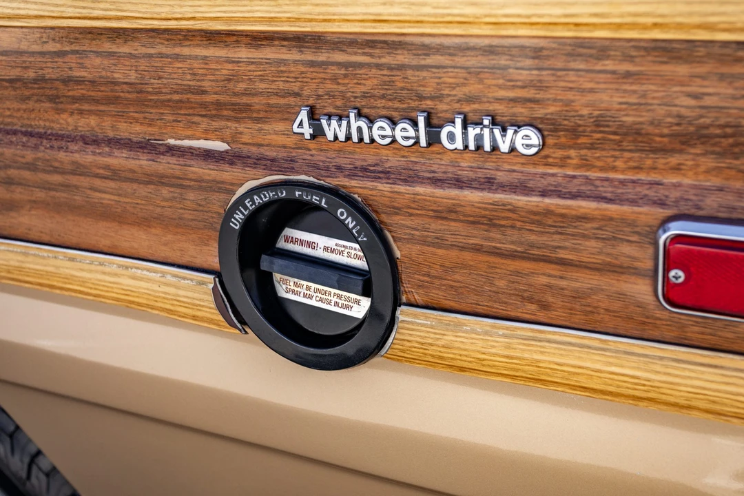 1984 Jeep SJ Grand Wagoneer - Image 24 of 31