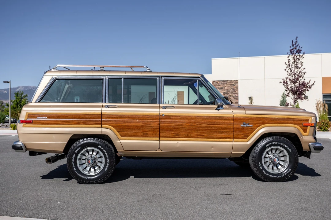 1984 Jeep SJ Grand Wagoneer - Image 6 of 31