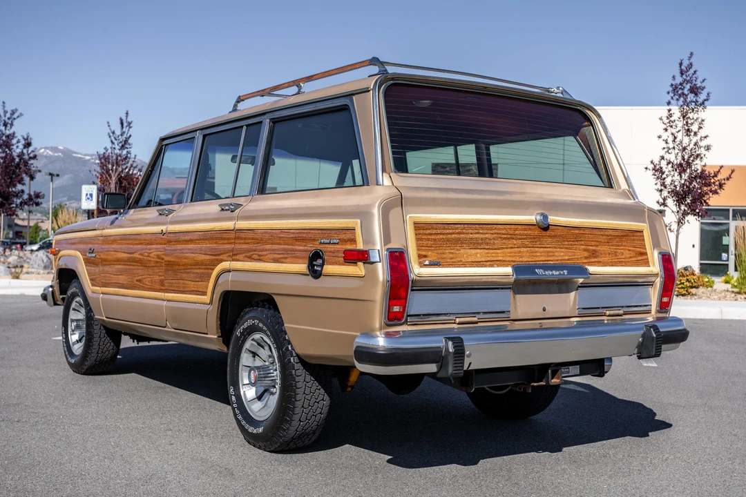 1984 Jeep SJ Grand Wagoneer - Image 9 of 31