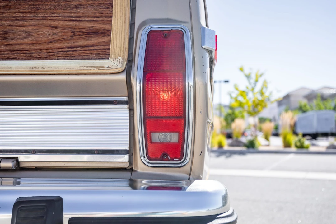 1984 Jeep SJ Grand Wagoneer - Image 15 of 31