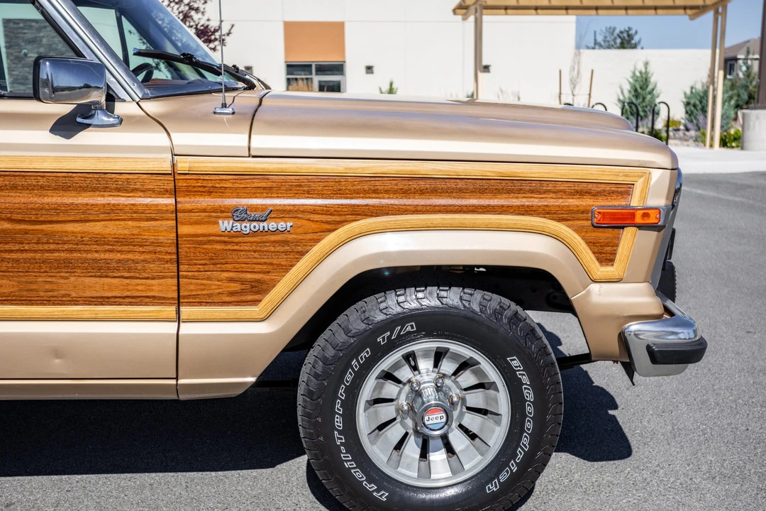1984 Jeep SJ Grand Wagoneer - Image 19 of 31