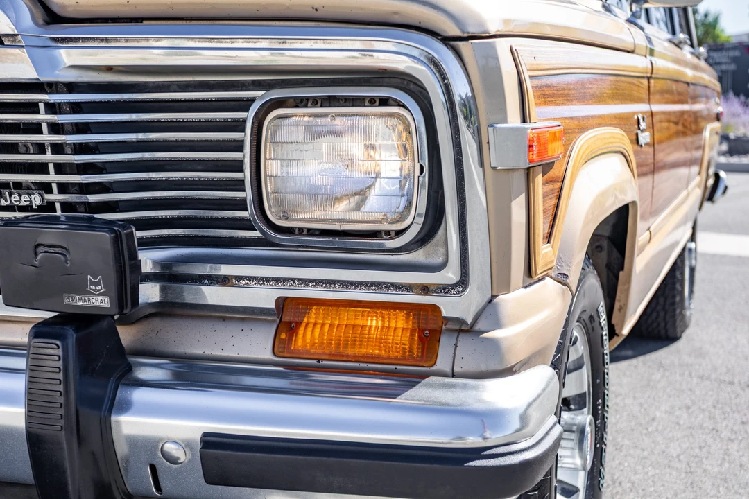 1984 Jeep SJ Grand Wagoneer - Image 12 of 31