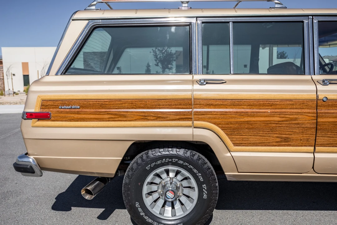 1984 Jeep SJ Grand Wagoneer - Image 18 of 31