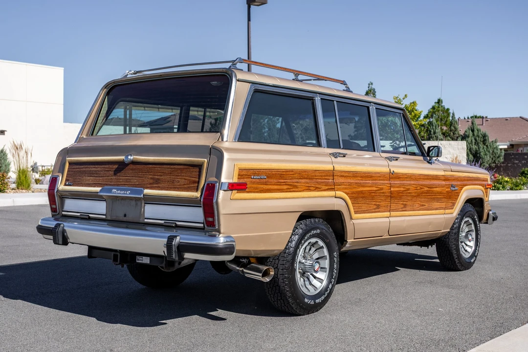 1984 Jeep SJ Grand Wagoneer - Image 7 of 31
