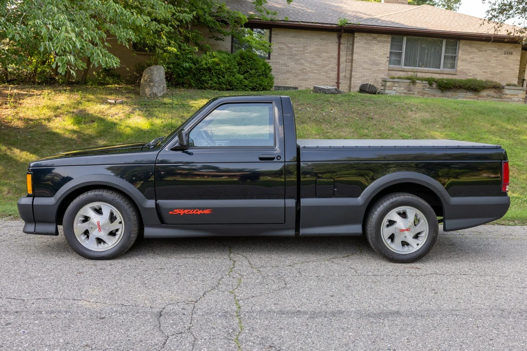 1991 GMC Syclone - Image 2 of 31