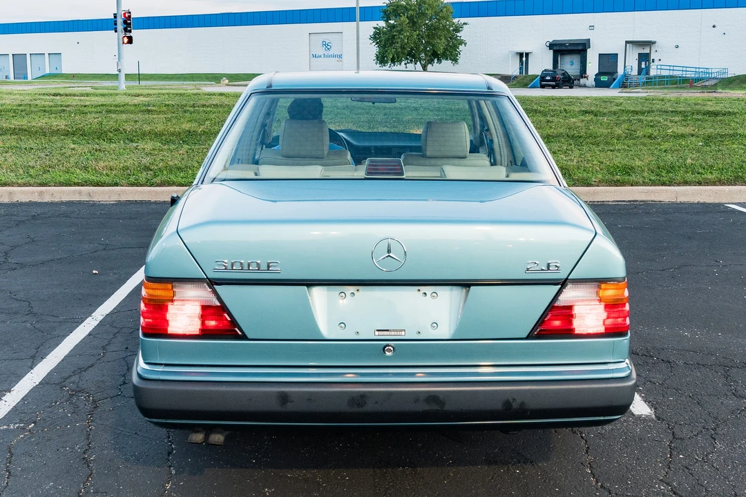 1991 Mercedes-Benz W124 E-Class - Image 8 of 31