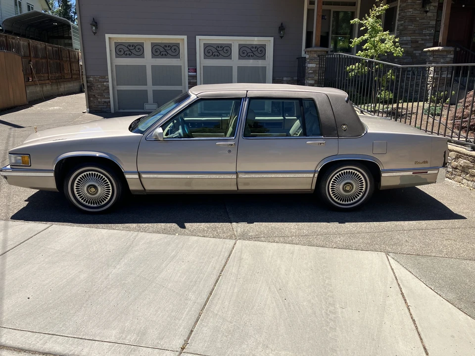 1993 Cadillac DeVille 6th Gen - Image 4 of 31