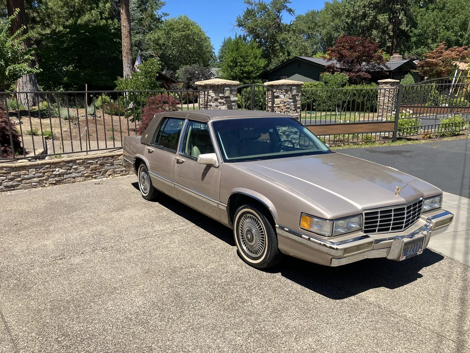 1993 Cadillac DeVille 6th Gen - Image 10 of 31