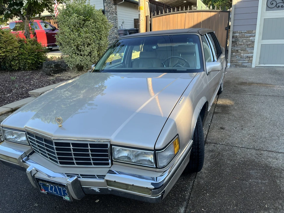 1993 Cadillac DeVille 6th Gen - Image 2 of 31