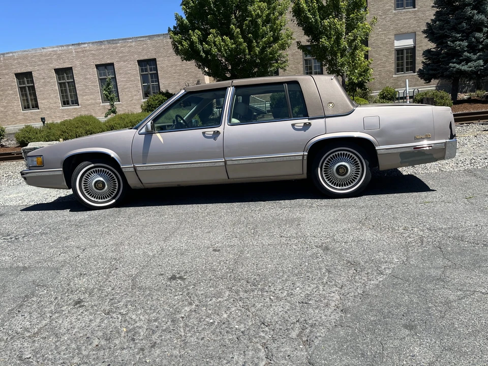 1993 Cadillac DeVille 6th Gen - Image 3 of 31