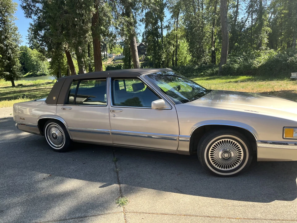 1993 Cadillac DeVille 6th Gen - Image 8 of 31