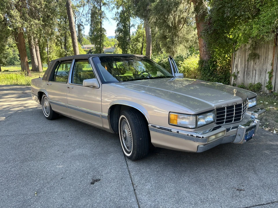 1993 Cadillac DeVille 6th Gen - Image 9 of 31