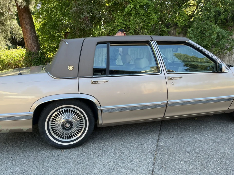 1993 Cadillac DeVille 6th Gen - Image 28 of 31