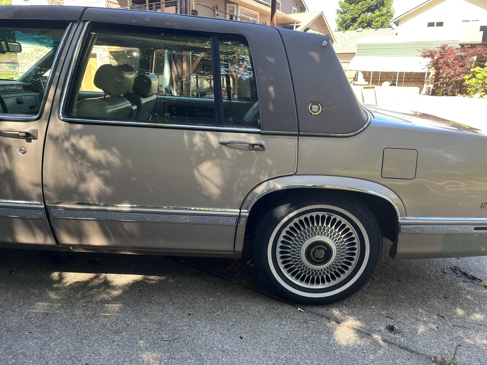 1993 Cadillac DeVille 6th Gen - Image 22 of 31