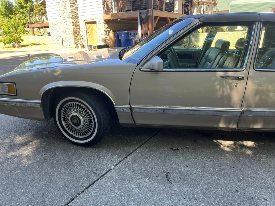 1993 Cadillac DeVille 6th Gen - Image 17 of 31