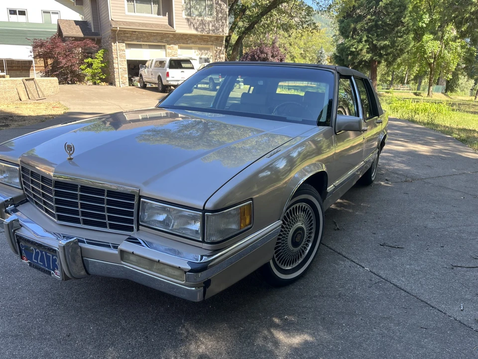 1993 Cadillac DeVille 6th Gen - Image 13 of 31