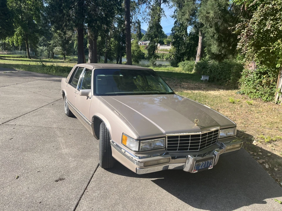 1993 Cadillac DeVille 6th Gen - Image 11 of 31