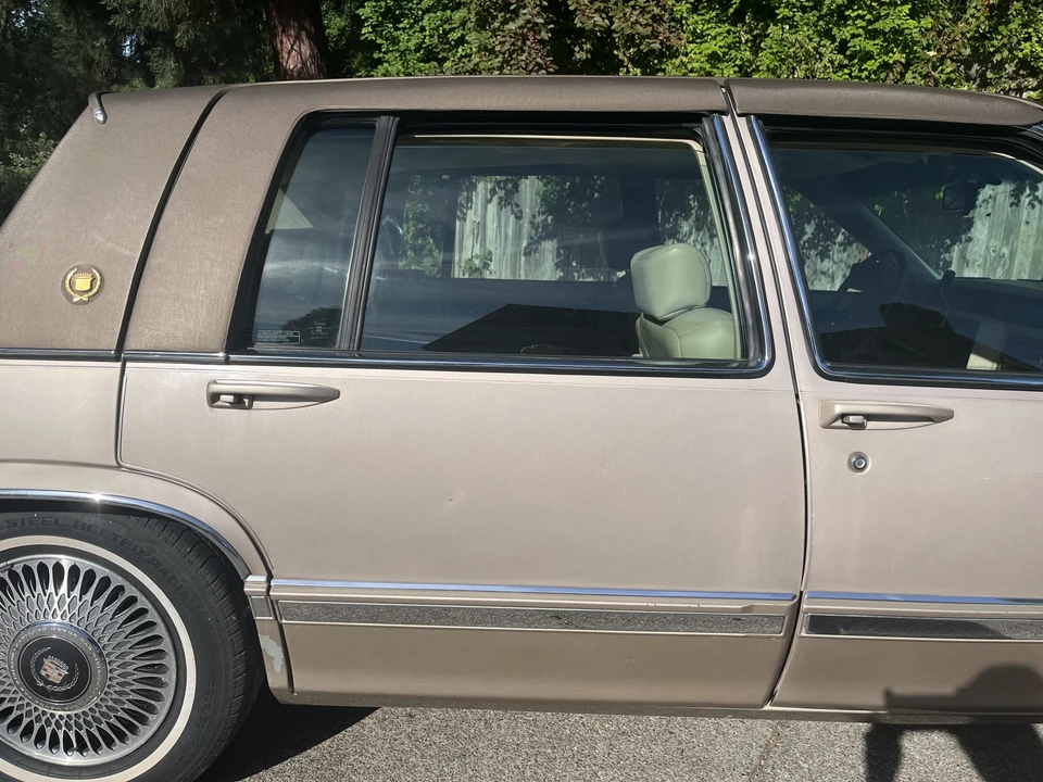 1993 Cadillac DeVille 6th Gen - Image 30 of 31