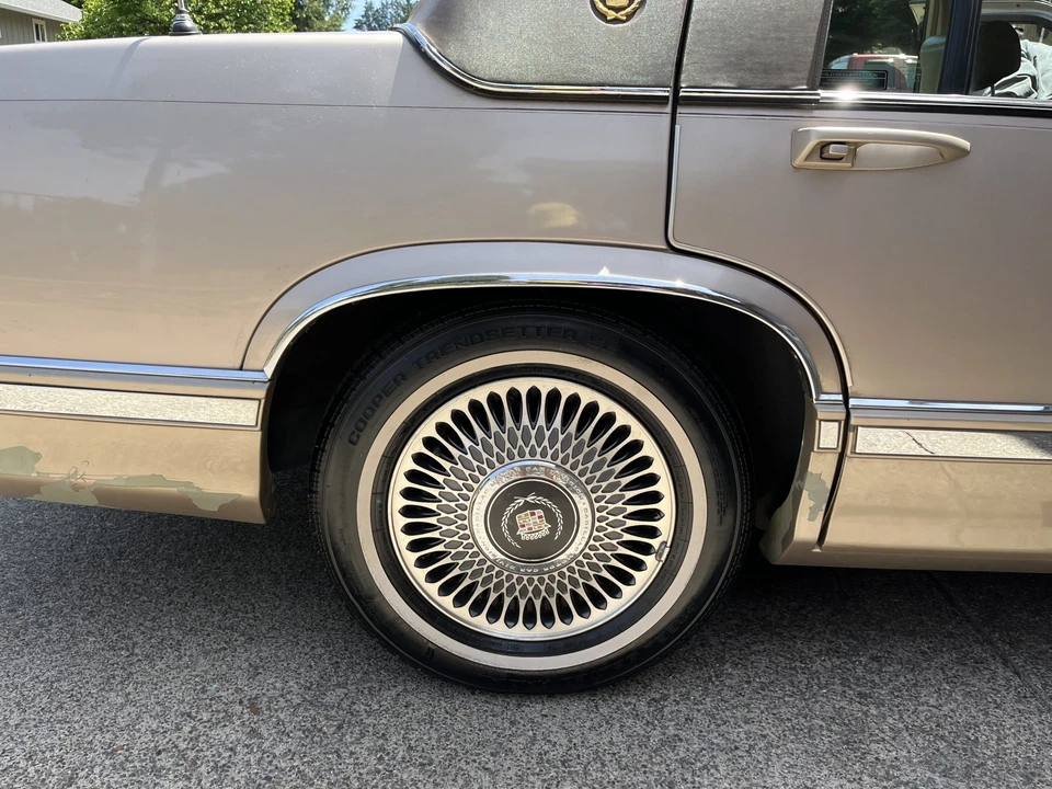 1993 Cadillac DeVille 6th Gen - Image 29 of 31