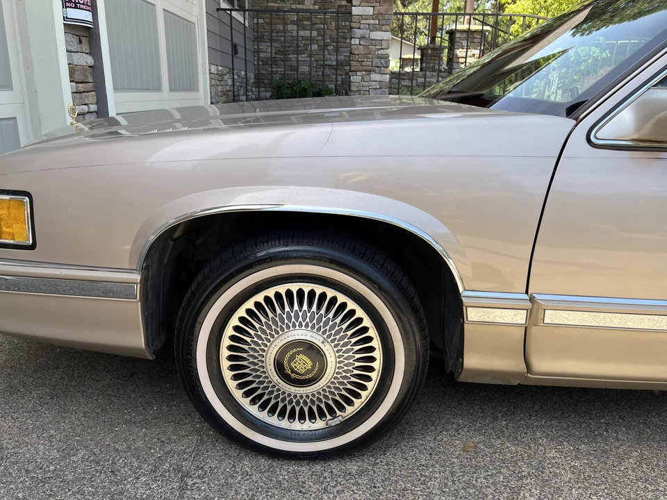 1993 Cadillac DeVille 6th Gen - Image 19 of 31