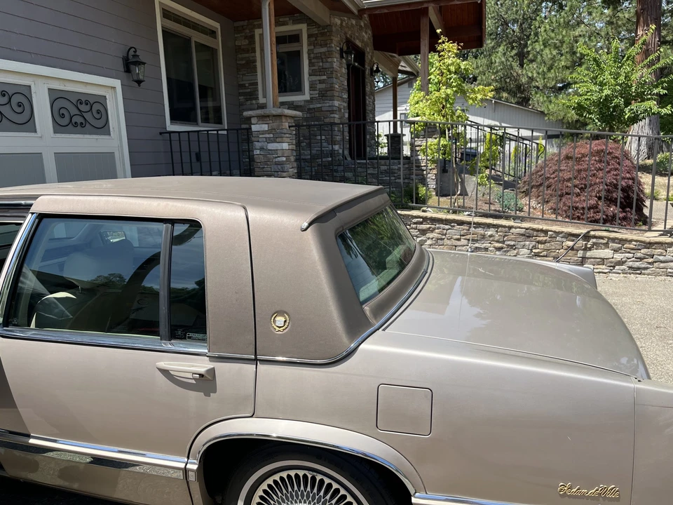 1993 Cadillac DeVille 6th Gen - Image 21 of 31