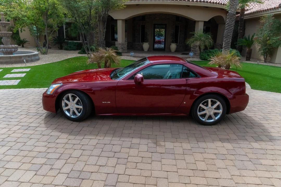 2006 Cadillac XLR - Image 15 of 31