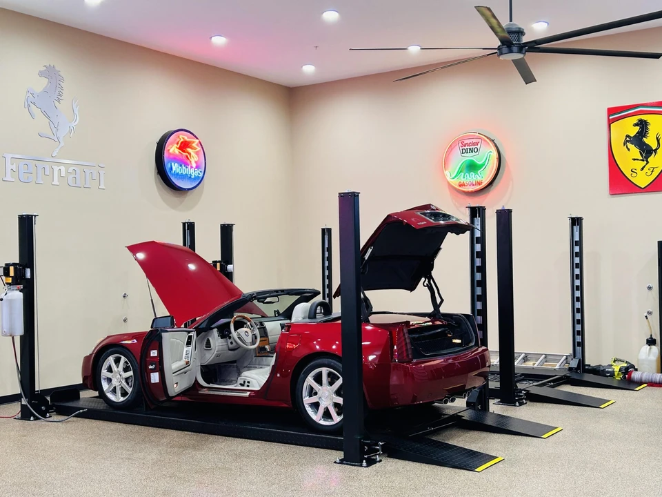 2006 Cadillac XLR - Image 29 of 31